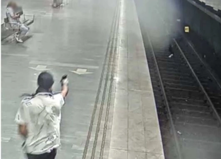 Två döms efter mordförsök på tunnelbanestation i Stockholm